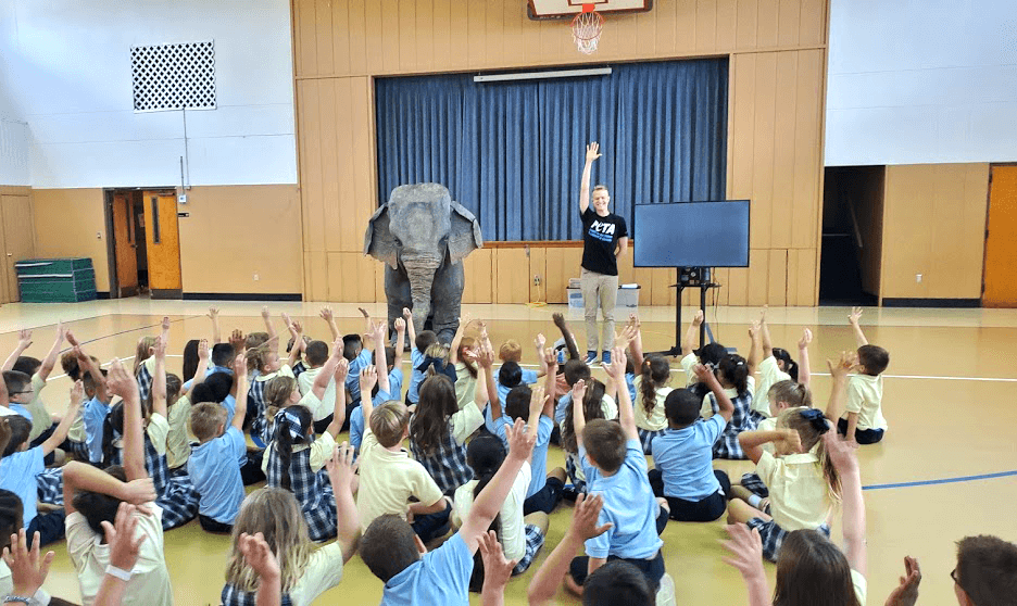 https://headlines.peta.org/wp-content/uploads/2020/02/ENT-Ellie-Elephant-School-Students-Auditorium-Hands-NC-PO.png